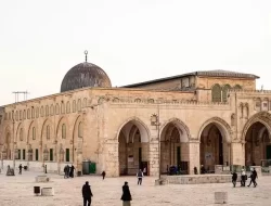 Kompleks Masjid Al Aqsa Dibobol Kelompok Ini