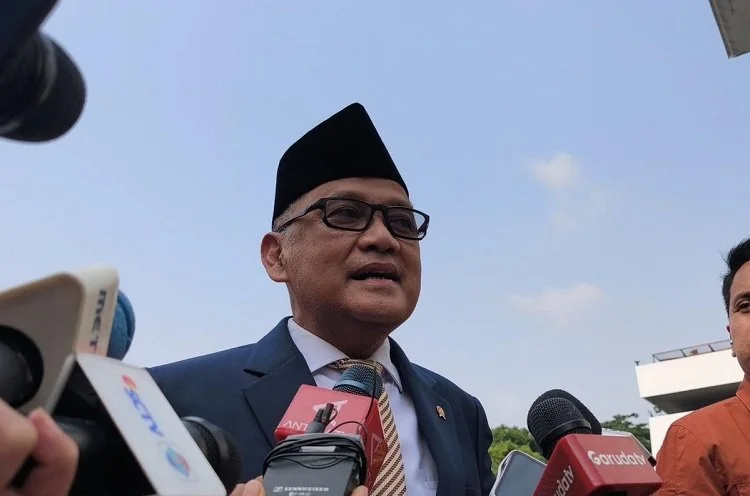Menteri Haji dan Umrah Irfan Yusuf mendorong UMKM daerah masuk rantai pasok haji dan umrah. Belanja jemaah haji Indonesia mencapai sekitar Rp4 triliun. (FOTO: KOMPAS.com)