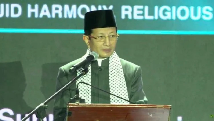 Menteri Agama Nasaruddin Umar mengajak para imam dunia menggunakan bahasa nurani dan kemanusiaan untuk membantu meredam konflik dunia. (Foto: Tangkapan layar YouTube Kemenag)