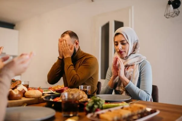 Simak jadwal puasa sunnah Juni 2026 lengkap dengan puasa Tasua, Asyura, Ayyamul Bidh, Senin-Kamis, beserta bacaan niat dan keutamaannya. (Foto: iStockphoto/Ilustrasi)