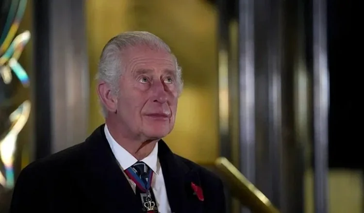 Raja Charles III mengunjungi Cambridge Central Mosque, masjid ramah lingkungan pertama di Eropa. Ia memuji arsitektur, peran sosial, dan kontribusi masjid bagi masyarakat. (Foto: Istimewa)