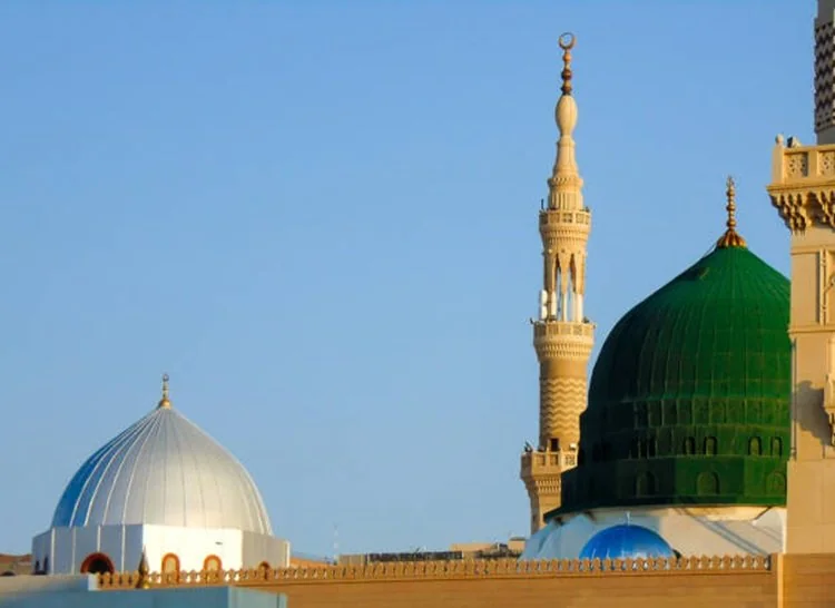 Jemaah umrah kini wajib mendaftar izin masuk Raudhah secara mandiri melalui aplikasi Nusuk. Simak aturan terbaru dan langkah-langkah pendaftarannya. (Foto: iStockphoto/Ilustrasi)