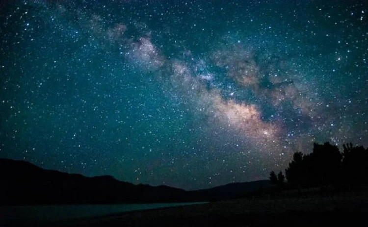ILUSTRASI - Bintang Ahmad disebut muncul di langit Yatsrib saat kelahiran Nabi Muhammad SAW. Simak kisah, riwayat, dan makna nama Ahmad. (Foto: Getty Images)