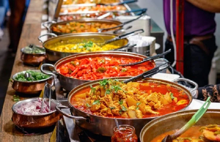 Pemerintah memperpanjang penahapan kewajiban sertifikasi halal hingga Oktober 2028. LPPOM MUI mengingatkan pelaku usaha agar segera mengurus sertifikat halal. (FOTO: iStockphoto/ILUSTRASI)