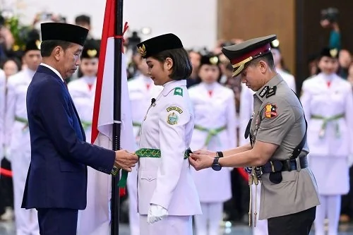 Pengukuhan Anggota Paskibraka 2024 oleh Presiden Joko Widodo (Jokowi) di IKN). (Foto: Dok. BPMI SEtpres).