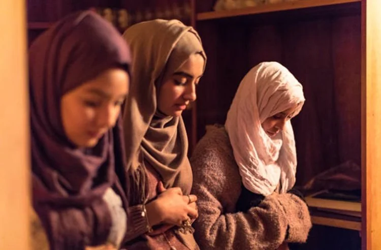 ILUSTRASI - Bolehkah membaca dua surah setelah Al Fatihah dalam salat? Simak penjelasan Imam an-Nawawi, Imam al-Ghazali, dalil Al-Qur'an, dan hukumnya menurut ulama. (Foto: iStockphoto)