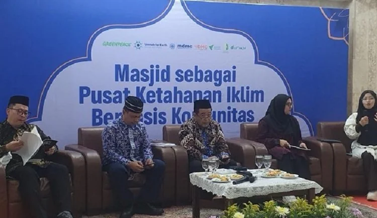 Greenpeace Indonesia mendorong masjid menjadi pusat ketahanan iklim berbasis komunitas melalui panduan lingkungan bagi umat. (FOTO: Detik.com)