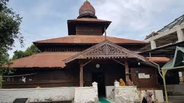 Mesjid Teungku Di Pucok Krueng, masjid yang berumur 400 tahun. (int)
