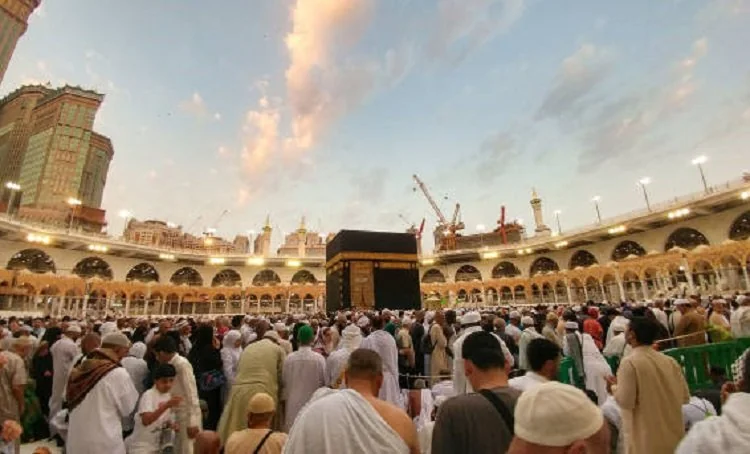 BIAYA HAJI - Usulan biaya haji 2027 menetapkan Bipih Rp42,93 juta per jemaah. Angka ini lebih rendah dibandingkan Bipih 2026. (Foto: iStockphoto/Ilustrasi)