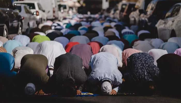 Bagaimana hukum orang yang sadar belum berwudu saat shalat berjamaah? Simak penjelasan Syekh Ahmad Wisam dari Darul Ifta Mesir. (Foto: Int/Ilustrasi)
