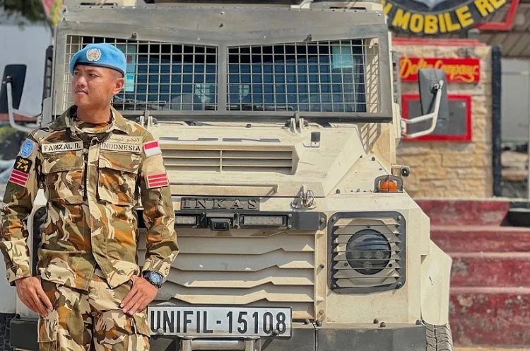 Tiga prajurit TNI gugur dalam misi perdamaian UNIFIL di Lebanon. Praka Farizal Rhomadhon tewas saat shalat Isya akibat serangan mortir di dekat pos PBB. (Foto: Intagram)