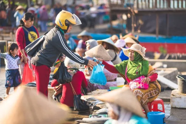 Nabi Muhammad SAW menolak intervensi harga yang sewenang-wenang dan melarang penimbunan barang demi menjaga pasar yang adil. (Foto: iStockphoto/Ilustrasi)