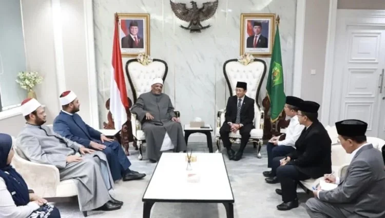 Menteri Agama Nasaruddin Umar menerima kunjungan Sekjen Dewan Ulama Senior Al-Azhar, Prof Abbas Shouman. Dalam pertemuan itu dibahas penguatan kerja sama pendidikan Islam, bahasa Arab, kuota mahasiswa Indonesia, pembelajaran jarak jauh, dan diplomasi keag