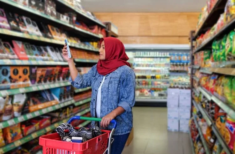 Bingung mencari makanan halal saat bepergian ke luar negeri? Simak lima cara memastikan makanan tetap halal sesuai syariat Islam bagi wisatawan muslim. (Foto: iStockphoto/Ilustrasi)