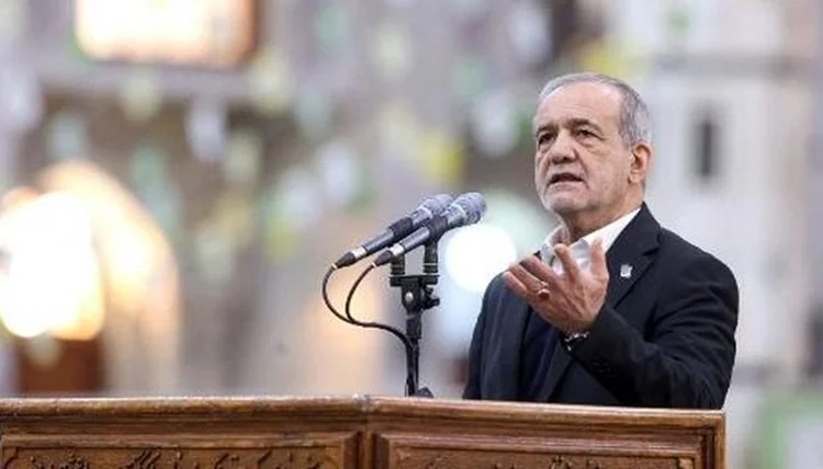 Presiden Iran Masoud Pezeshkian mengusulkan pembentukan front keamanan negara-negara muslim mirip NATO saat kunjungan kenegaraan ke Pakistan. (Foto: AFP)