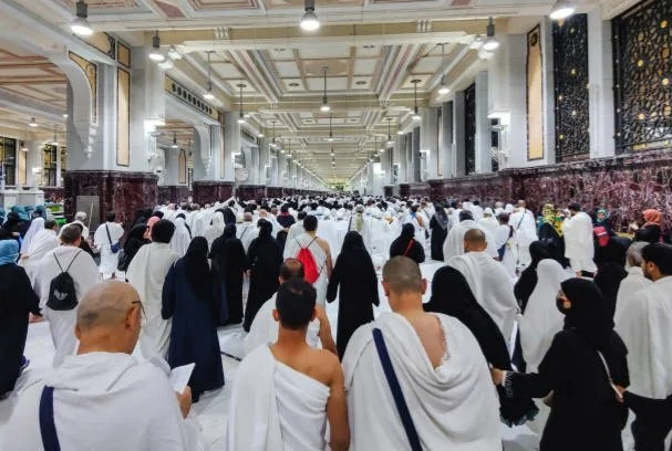 Sebanyak 67.683 jemaah haji Indonesia telah tiba di Madinah hingga 2 Mei 2026. Petugas memastikan layanan berjalan lancar dengan fokus pada jemaah lansia. (Foto: iStockphoto/Ilustrasi)