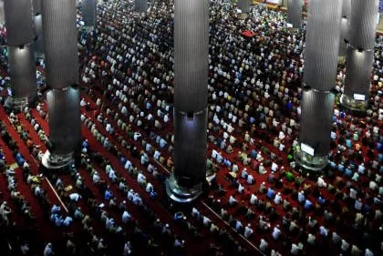 Ribuan jamaah Masjid Istiqlal mengikuti Kajian Adem Ramadan 19-22 Februari 2026. Tausiyah seputar kesabaran, pengendalian diri, dan kesehatan selama puasa. (Foto: iStockphoto/Ilustrasi)