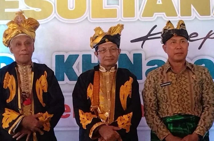 Menteri Agama Prof. Dr. KH. Nasaruddin Umar menerima gelar adat Kesultanan Buton. Gubernur Sultra hadir memberikan apresiasi atas pengabdian beliau. (Foto: Istimewa)