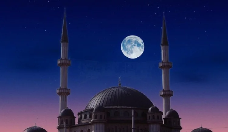 Bulan Syaban memiliki keutamaan khusus dalam Islam. Simak peristiwa penting, perubahan kiblat, hingga diangkatnya amal tahunan. (Foto: Getty Images/Ilustrasi)