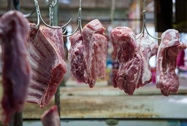 Harga daging sapi naik jelang Iduladha 2026. Bulog gandeng BUMN pangan untuk intervensi pasar dan jaga stabilitas harga. (Foto: iStockphoto/Ilustrasi)