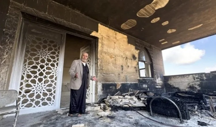 Tentara Israel membakar masjid yang sedang dibangun dan rumah warga Palestina di Tepi Barat. Serangan juga melukai sejumlah pekerja di tengah eskalasi konflik. (Foto: Hisham K. K. Abu Shaqra - Anadolu Agency)