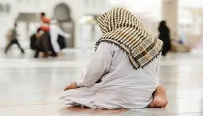 Sholat dengan khusyu. (int)