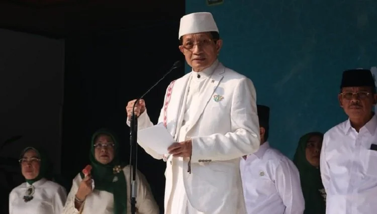 Menteri Agama Nasaruddin Umar mengusulkan ASN Kemenag memakai sarung dan peci sekali sepekan. Ditjen Pesantren mengusulkan gerakan Selasa Bersarung. (FOTO: Dok Kemenag)