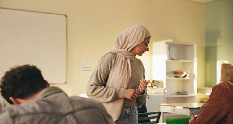 Kementerian Sosial membuka 331 formasi PPPK Guru Agama Sekolah Rakyat 2026. Simak syarat, dokumen, cara daftar, dan jadwal seleksi lengkap. (FOTO: iStockphoto/ILUSTRASI)