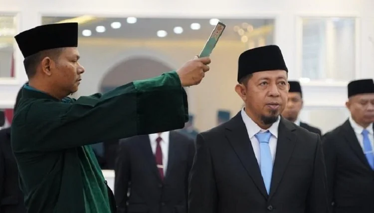Basnang Said resmi dilantik sebagai Dirjen Pesantren pertama Kemenag. Menag Nasaruddin Umar meminta terobosan dalam 100 hari kepemimpinannya. (Foto: Dok Kemenag)