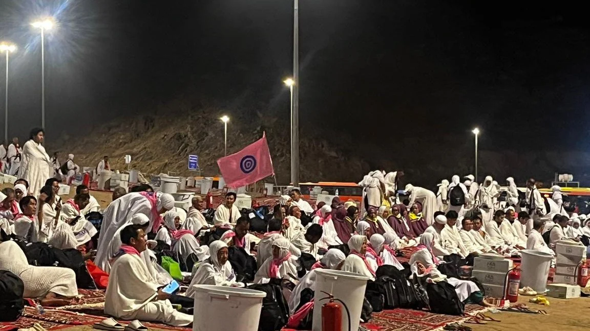 Jemaah haji Indonesia tiba di Muzdalifah.