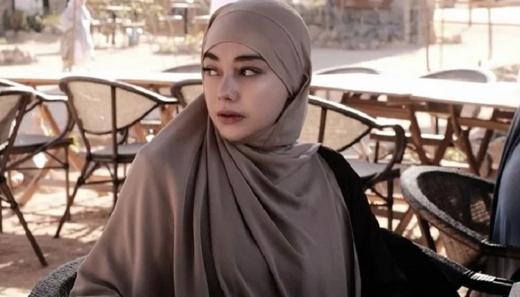 Celine Evangelista serius mendalami Islam dan berencana menetap di Madinah. Untuk sementara, ia masih bolak-balik Indonesia-Arab Saudi. (Foto: celine_evangelista)