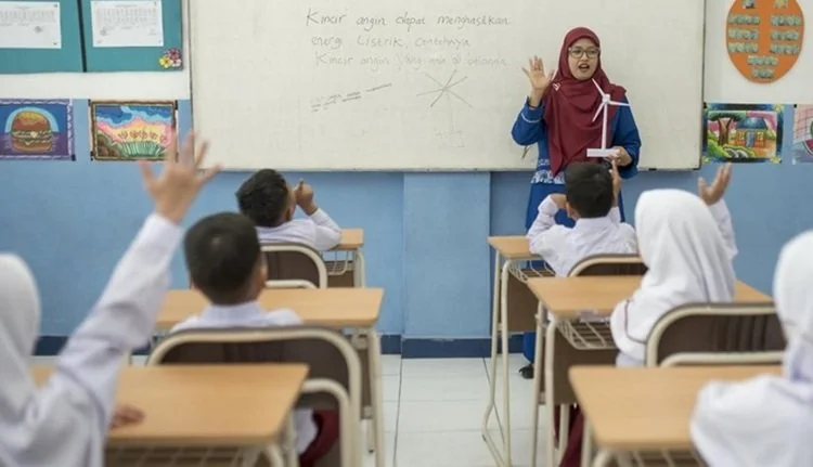 ILUSTRASI - Kemenag mulai menyisipkan materi pencegahan budaya LGBTQ dalam kurikulum tahun ajaran 2026/2027 untuk siswa kelas IV SD hingga SMA melalui mekanisme insersi. (Foto: iStockphoto)
