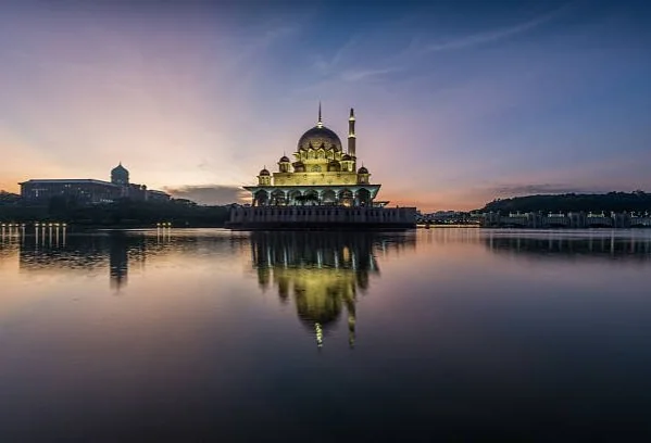 Ramadan bukan hanya bulan ibadah, tetapi juga saksi sejarah penting umat Islam. Mulai turunnya Alquran, Perang Badar, hingga Proklamasi Kemerdekaan Indonesia. (Foto: iStockphoto/Ilustrasi)