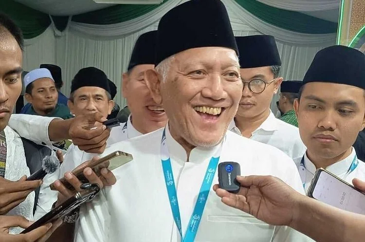 Ketua Umum PBNU KH Abdul Hakim Mahfudz (Gus Kikin) mendukung evaluasi MBG usai ratusan santri di Sidoarjo diduga keracunan. DPR dan Wamenag meminta tata kelola diperbaiki. (Foto: KOMPAS.com)