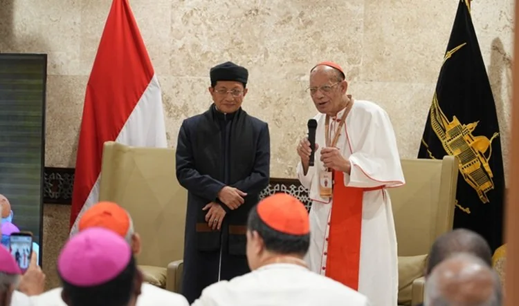 Para uskup Gereja Katolik se-Asia yang tergabung dalam Federation of Asian Bishops' Conferences (FABC) menggelar pertemuan dengan Menteri Agama Nasaruddin Umar di Masjid Istiqlal, Jakarta. Di kesempatan itu juga mengunjungi Terowongan Silaturahim. (Foto: