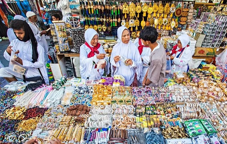 Jamaah haji Indonesia mulai kirim oleh-oleh via kargo dari Madinah untuk hindari kelebihan bagasi dan fokus ibadah di Makkah. (Foto: Int/Ilustrasi)
