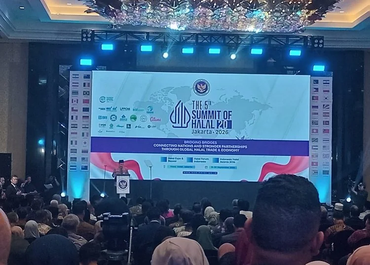 Korea Selatan dan Indonesia sepakat memperkuat kerja sama sertifikasi halal serta mendukung perusahaan Korea masuk ke pasar Indonesia. Kesepakatan itu disampaikan di acara The 5th Summit of Halal 20 (H20) yang digelar di Hotel Trans Jakarta, Jumat (18/9/2