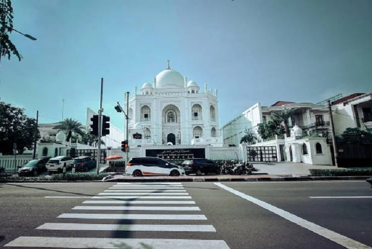Pemprov DKI Jakarta merevitalisasi Masjid Cut Meutia tanpa APBD. Pembiayaan menggunakan skema kreatif dengan dukungan pihak swasta. (FOTO: iStockphoto)