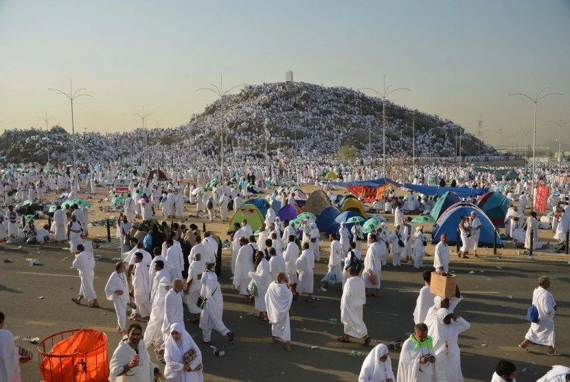 Ulama dan Musyrif Diny Kemenhaj RI KH Abdullah Kafabihi Machrus mengingatkan jamaah haji untuk menjaga keikhlasan serta menghindari sifat riya, ujub, dan sombong saat wukuf di Arafah. (Foto: Istimewa)