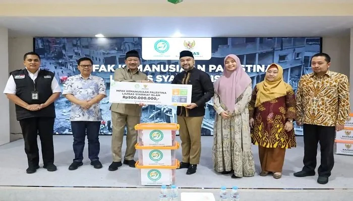 Masyarakat Berinfak untuk Bantu Palestina. (int)
