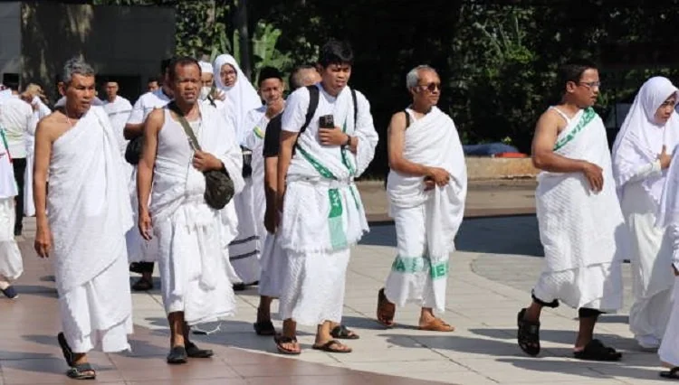Islam menekankan pentingnya memilih teman yang saleh, terutama dalam perjalanan ibadah haji. Teman yang baik dapat memengaruhi kualitas ibadah, menjaga semangat, dan menjauhkan dari hal sia-sia. (Foto: Int/Ilustrasi)