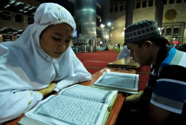 Memasuki 10 malam terakhir Ramadan, umat Islam mulai menjalankan ibadah itikaf di berbagai masjid, termasuk Masjid Istiqlal Jakarta. (Foto: iStockphoto/Ilustrasi)