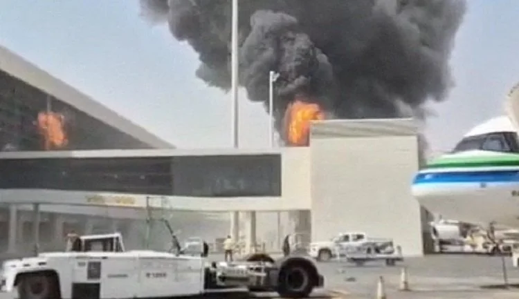Tujuh negara, termasuk AS, Australia, dan Inggris, mengeluarkan peringatan perjalanan ke Arab Saudi setelah serangkaian serangan mengganggu operasional bandara. (FOTO: REUTERS/Saudi Ministry of Media)