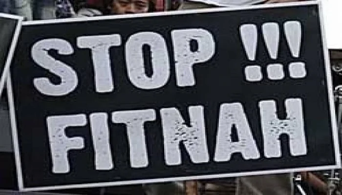Hukum Fitnah (framing jahat) atau penyebar Hoax bagi umat Muslim (int)