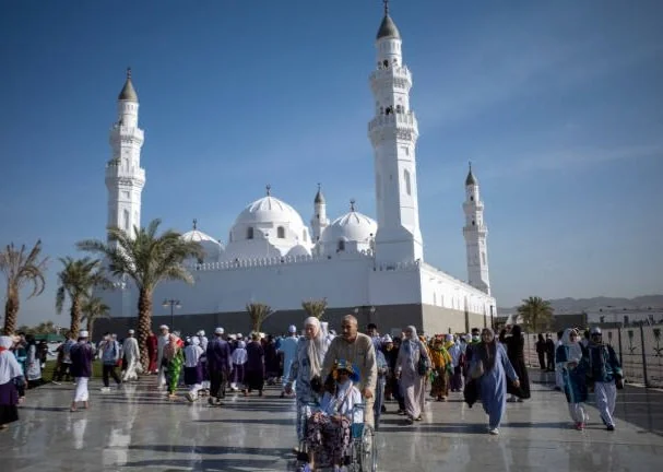Pemerintah Provinsi Madinah membangun ruang publik, jalur pedestrian, dan fasilitas wisata religi untuk meningkatkan kualitas hidup warga. (Foto: iStockphoto/Ilustrasi)